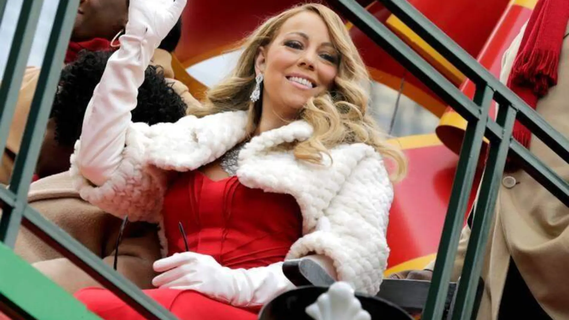 ¡Adios al Halloween! Mariah Carey le da la bienvenida a la navidad con este video